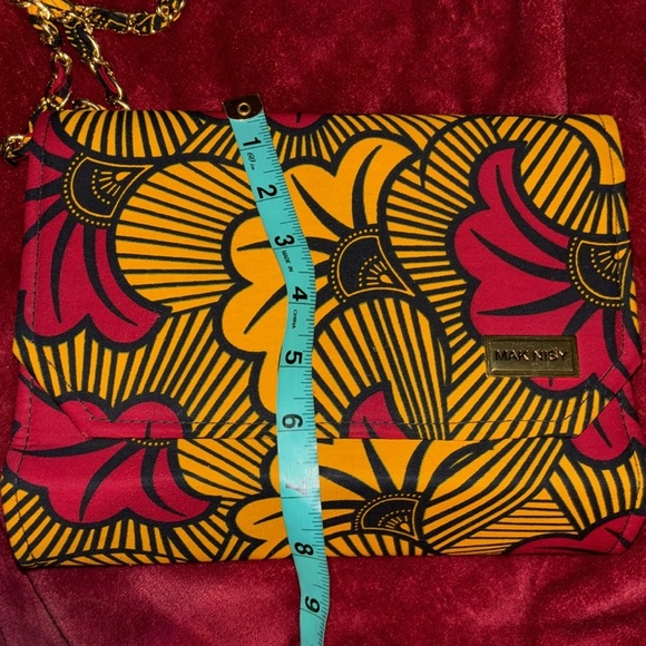 Vintage Ankara pattern floral print sling shoulder bag with chain straps - Picture 6 of 11